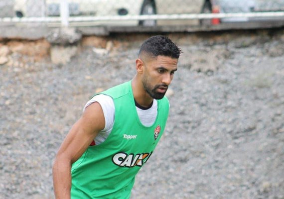 Santiago Tréllez encaminha ida ao Corinthians e fica animado