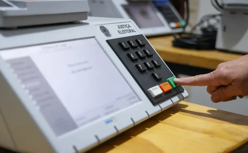 TSE aprova registros de seis candidatos à Presidência da República