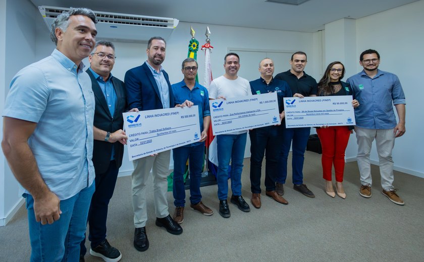 Governador entrega cheques da linha InovaCred - Finep a três empresas alagoanas