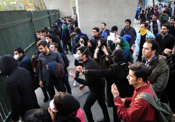 Ao menos 23 morrem em protestos no Irã, diz mídia estatal