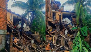 Carro de passeio fica 'pendurado' após desmoronamento de laje no Jacintinho