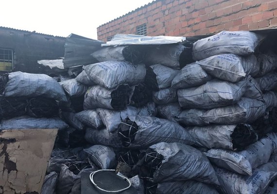 Fiscalização do IMA flagra comerciante com 400 sacos de carvão em Maceió