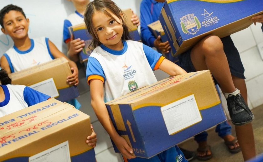 Educação distribui 6.932 kits escolares, materiais pedagógicos e equipamentos