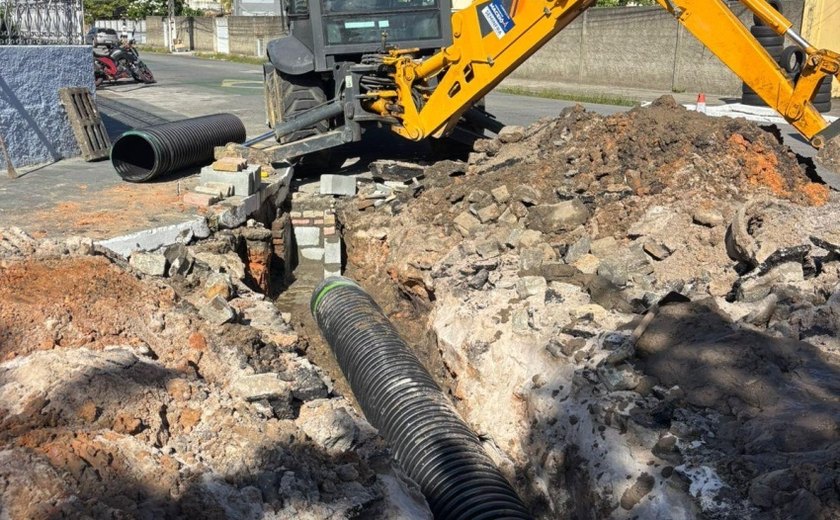 Infraestrutura substitui 10 metros de rede de tubulação rompida no Poço