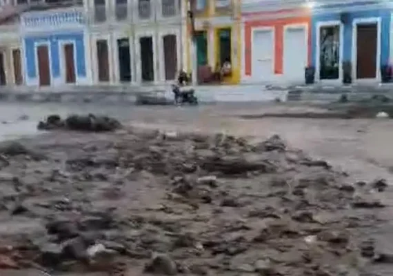 Moradores de Piranhas ficam assustados com fortes chuvas na cidade