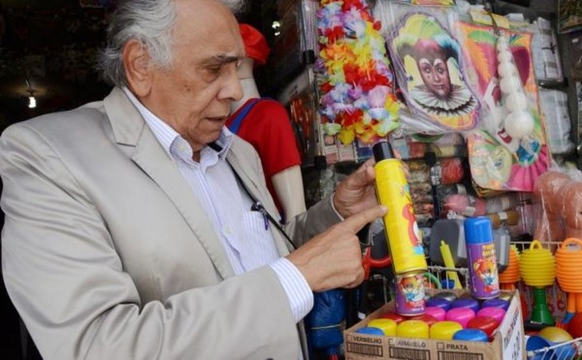 Vigilância Sanitária orienta sobre o uso de espumas, confetes e serpentinas no Carnaval