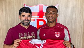 Zagueiro Lyncon é apresentado pelo CRB no CT Ninho do Galo