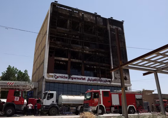 Incêndio em shopping no Iraque deixa mais de 60 mortos
