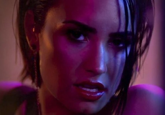 Demi Lovato revela truque que faz quando não se sente bem com seu corpo