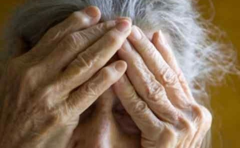 Nova droga testada nos EUA ataca mecanismo do Alzheimer