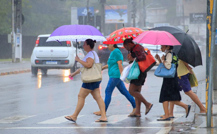 Mais de 30 cidades de AL estão em alerta para chuvas intensas