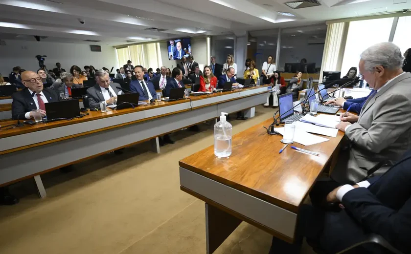 Comissão do Senado aprova isenção do IR para quem ganha até R$ 5 mil