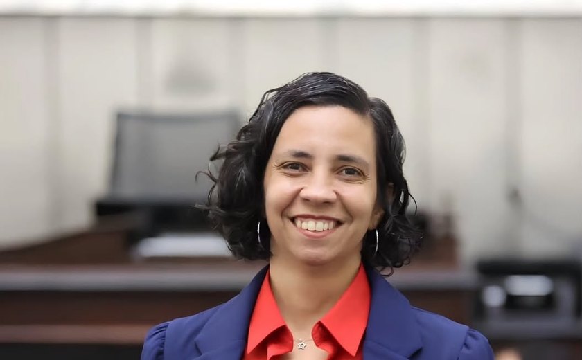 Élida Miranda assume mandato na Assembleia e promete atuação voltada a direitos sociais