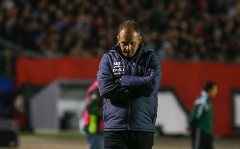 Técnico Eduardo Baptista é demitido do Atlético-PR