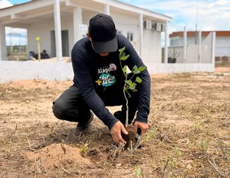 TJAL e órgãos parceiros aliam reflorestamento e educação ambiental em ação no Sertão alagoano