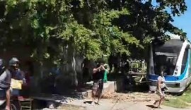Moradores dos Flexais protestam por realocação