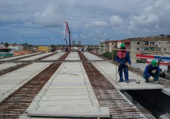 Secretaria conclui instalação da pré-laje do viaduto de Jacarecica