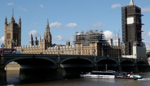 Taxa de contágio pelo novo coronavírus está diminuindo na Inglaterra