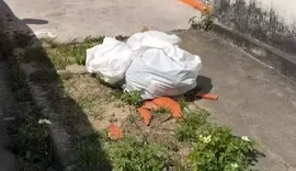 Recém-nascido é encontrado morto dentro de sacola de lixo em Delmiro Gouveia