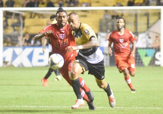 Melhor visitante, CRB vence Criciúma em SC e diminui distância para o G4 da Série B