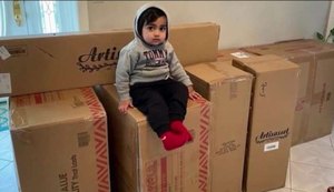 Garoto de 2 anos compra mais de R$ 10 mil em móveis com celular da mãe