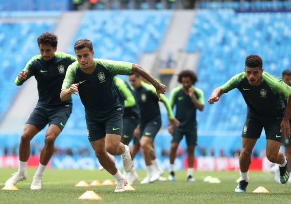 Brasil volta a campo hoje com uma novidade em relação ao time da Copa