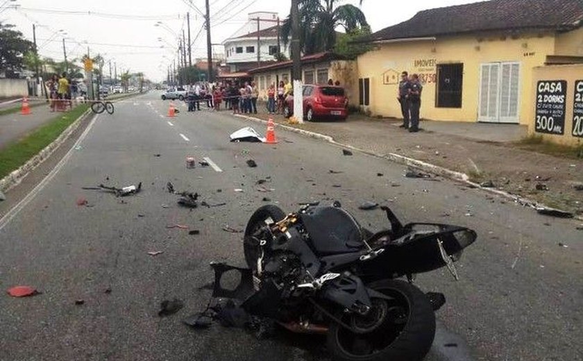Homem morre após pilotar moto a 130 km/h em bairro residencial de SP