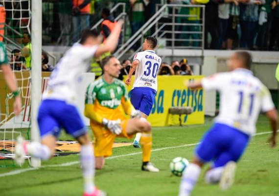 Palmeiras busca empate, mas Cruzeiro leva vantagem por vaga na semi