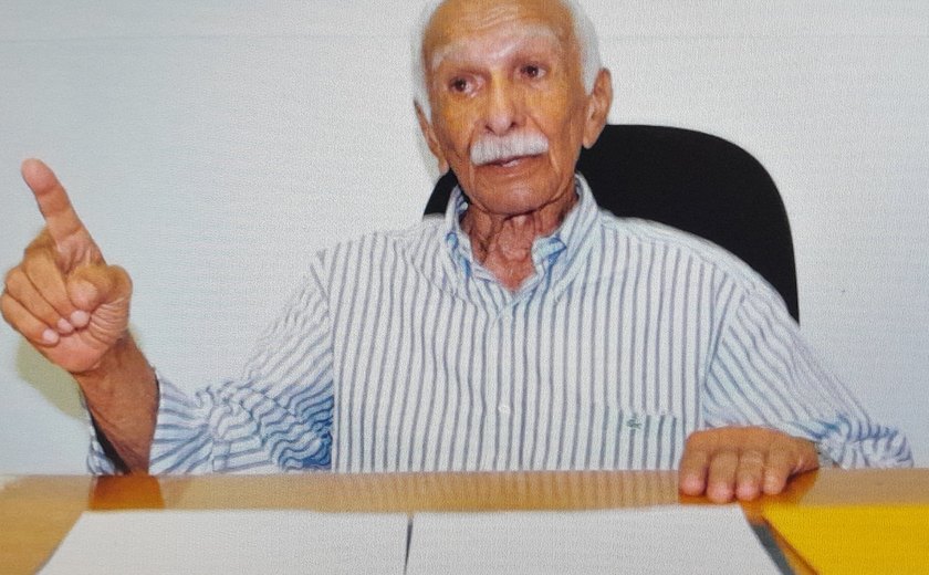 Professor Moacir Teófilo completa 97 anos em Arapiraca