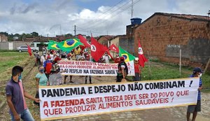 Ameaçadas de despejo, famílias acampadas fazem doação de alimentos em Alagoas