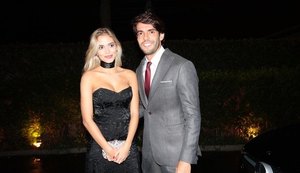 Kaká posa com Caroline Dias, apontada como sua namorada