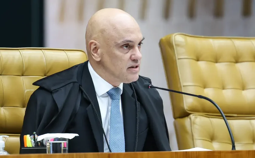 Por ordem de Moraes, PF faz busca por armas na casa de Bolsonaro