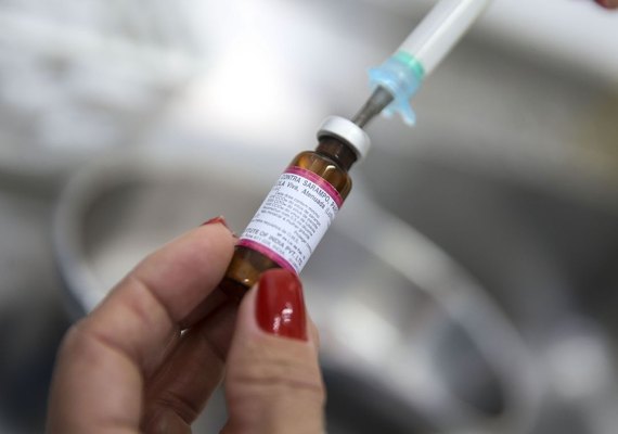 Pesquisa aponta que sete em cada dez brasileiros acreditam em fake news sobre vacinas