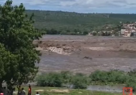 Vídeo mostra enxurrada em Rio São Francisco