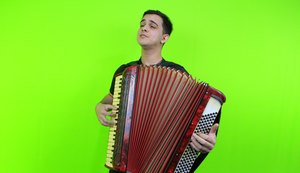 Compositor e cantor de 18 anos tem mais de 50 músicas autorais