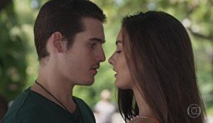 Novela 'Rock Story': Yasmin descobre armação de Léo e reata com Zac