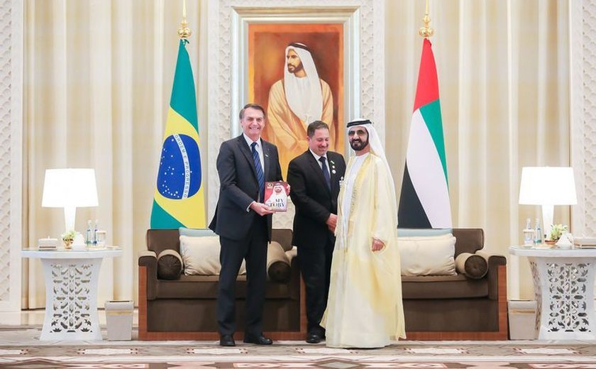 Jair Bolsonaro se reúne com empresários e autoridades dos Emirados Árabes