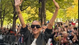 Céline Dion emociona ao cantar clássico em retorno aos palcos