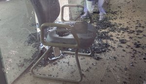 Bomba caseira explode dentro de lixeira no HGE