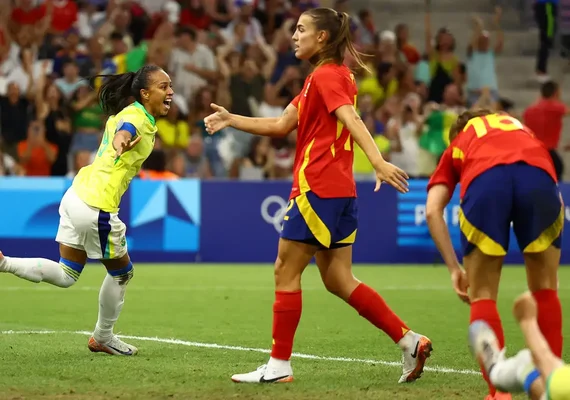 Brasil faz 4x2 na Espanha e volta à final do futebol feminino depois de 16 anos