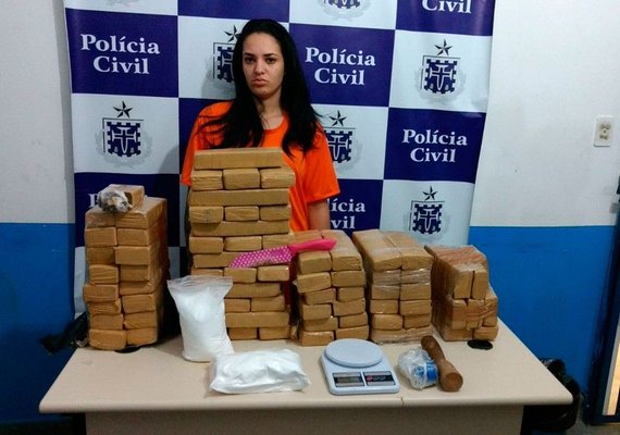 Jovem é presa com quase 100 quilos de maconha escondidos embaixo de berço