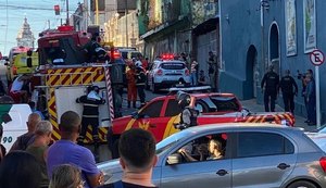 Vídeo: viatura do Corpo de Bombeiros tomba na Rua do Imperador e três militares ficam feridos