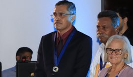 Homenagem à Associação dos Cuidadores de Idosos marca abertura do XXIII CODEJE em Maceió