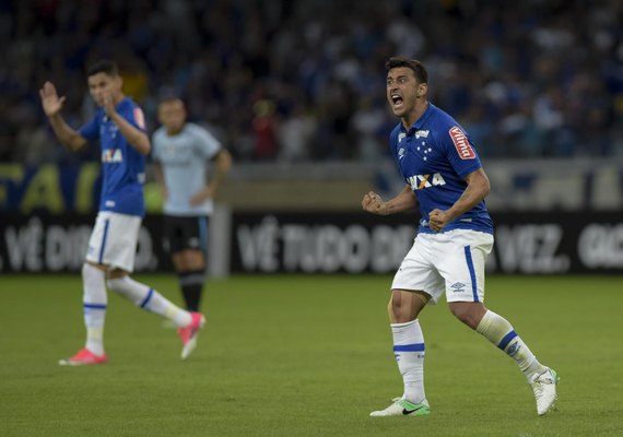 Cruzeiro arranca empate contra o Grêmio e mantém Corinthians na liderança