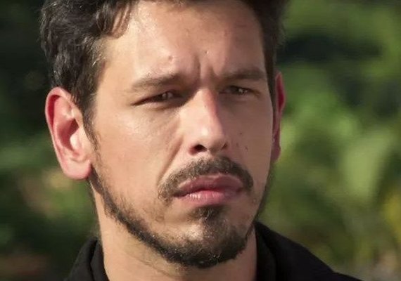 Alain sofre grave acidente, é internado e fica em coma