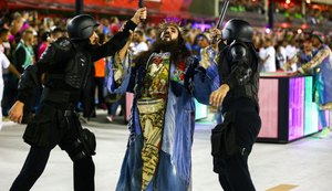 Bolsonaro e ministro criticam versão de Jesus Cristo utilizada pela Mangueira