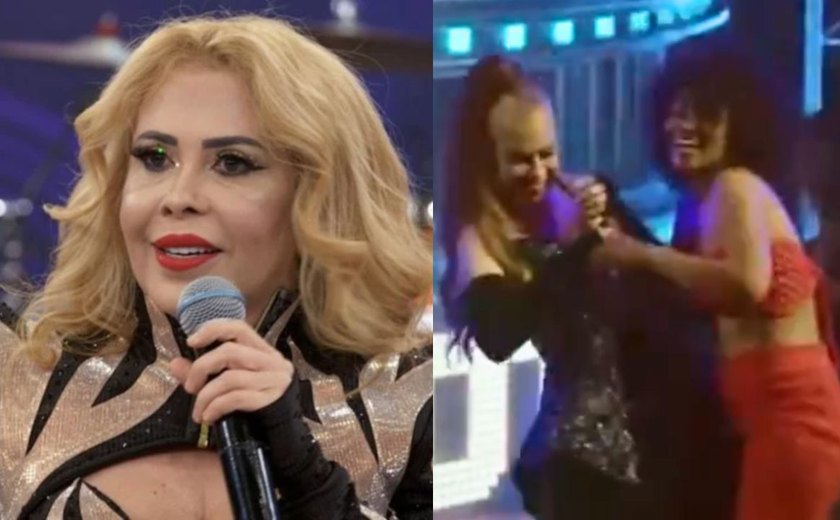 Joelma arranca microfone de fã em show após receber críticas