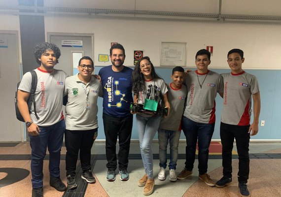 Alunos do Sesi compartilham experiência na robótica com universitários
