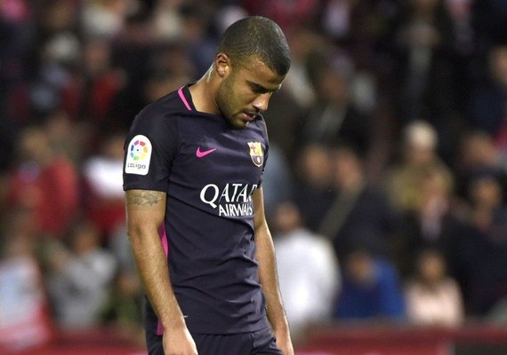 Rafinha passa por cirurgia e desfalca Barcelona no resto da temporada