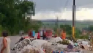 Tombamento de caminhão com carga de materiais recicláveis deixa homem morto na AL-105